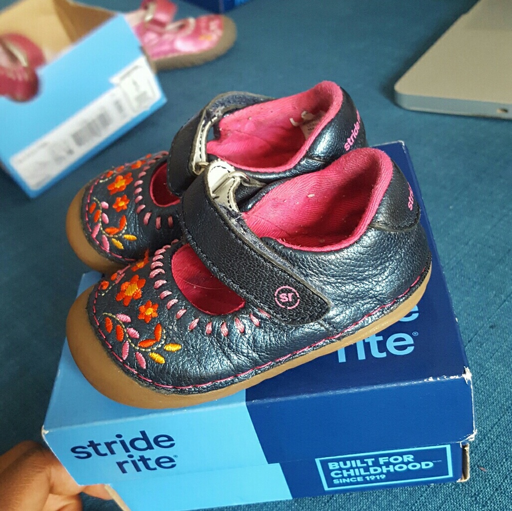 Stride Rite Baby Shoes - Picture 2 of 3